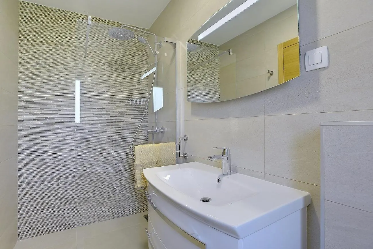 Casa Smoky Villa Lindar 0*,  Croatia